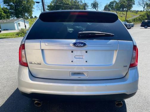 Silver 2014 Ford Edge SE