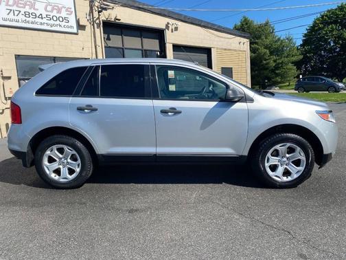 Silver 2014 Ford Edge SE