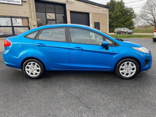 2012 Ford Fiesta SE 4dr Sedan