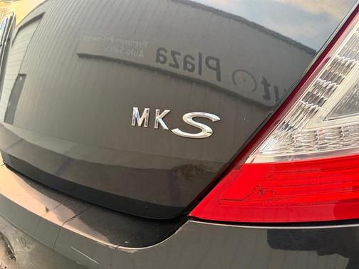 2014 Lincoln MKS Base