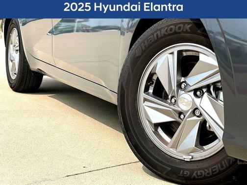Gray 2025 Hyundai ELANTRA SE