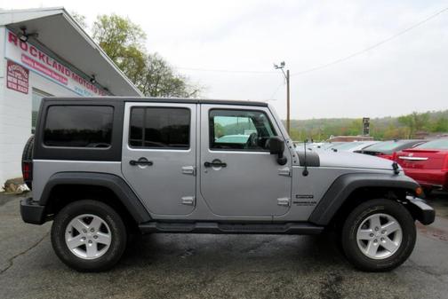 Photo 4 of 24 of 2017 Jeep Wrangler Unlimited Sport