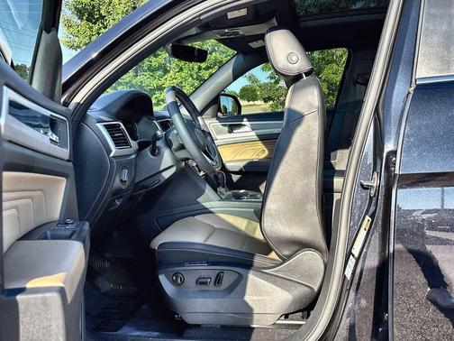 Deep Black Pearl 2021 Volkswagen Atlas Cross Sport 3.6L V6 SEL
