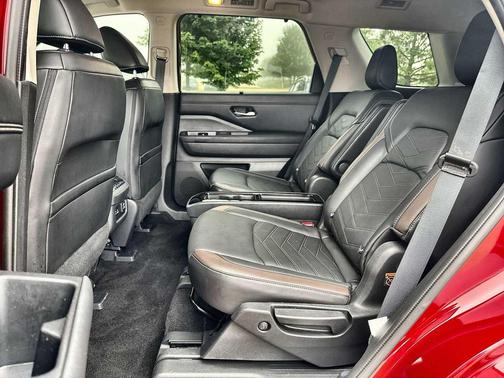 Scarlet Ember 2024 Nissan Pathfinder Platinum FWD