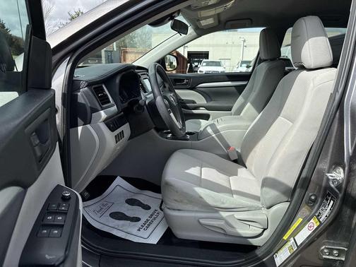 2017 Toyota Highlander LE I4