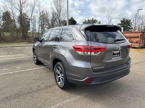 2017 Toyota Highlander LE I4