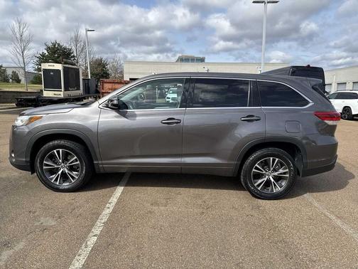 2017 Toyota Highlander LE I4