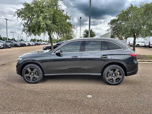 Graphite Grey Metallic 2026 Mercedes-Benz GLC 300 Base