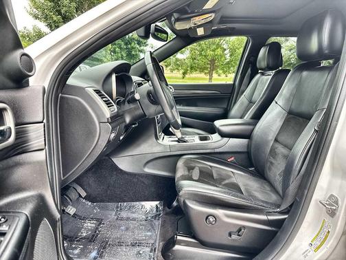 Bright White Clearcoat 2019 Jeep Grand Cherokee Altitude