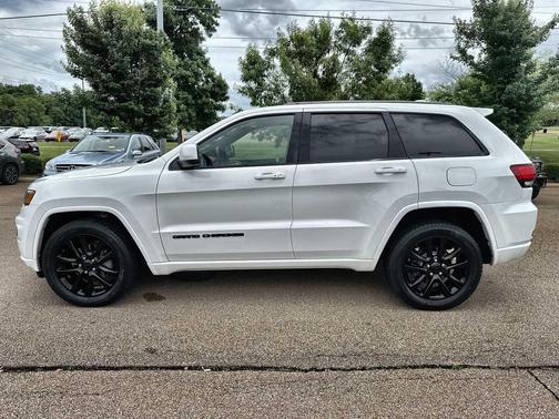 Bright White Clearcoat 2019 Jeep Grand Cherokee Altitude
