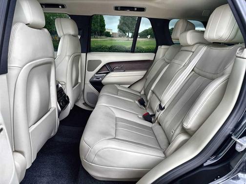 Black 2023 Land Rover Range Rover P400 SE