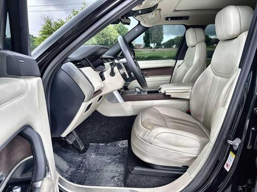 Black 2023 Land Rover Range Rover P400 SE