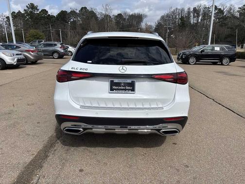 MANUFAKTUR Moonlight White Metallic 2026 Mercedes-Benz GLC 300 Base