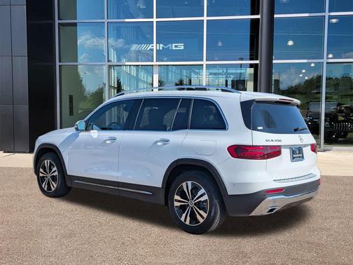 Polar White 2026 Mercedes-Benz GLB 250 4MATIC