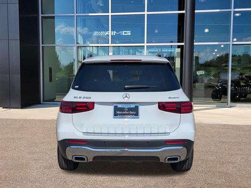 Polar White 2026 Mercedes-Benz GLB 250 4MATIC