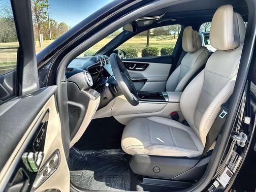 Obsidian Black Metallic 2026 Mercedes-Benz GLC 300 Base