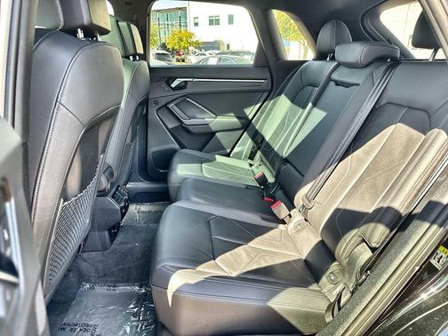 2022 Audi Q3 45 S line Premium