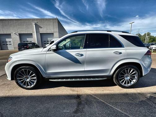 MANUFAKTUR Moonlight White Metallic 2026 Mercedes-Benz GLE 350 4MATIC