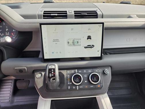 2025 Land Rover Defender 130 P400 X-Dynamic SE