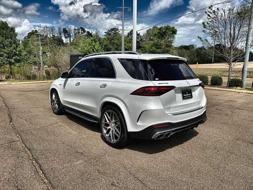 MANUFAKTUR Moonlight White Metallic 2026 Mercedes-Benz AMG GLE 63 S 4MATIC+
