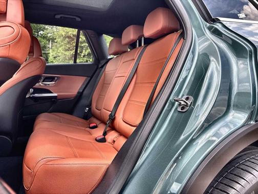 Verde Silver Metallic 2026 Mercedes-Benz GLC 300 Base