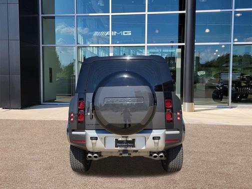 2024 Land Rover Defender 110 P500 SE