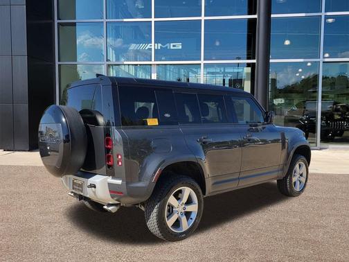 2024 Land Rover Defender 110 P500 SE