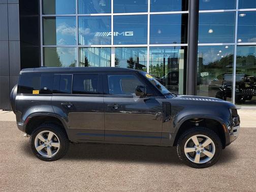 2024 Land Rover Defender 110 P500 SE