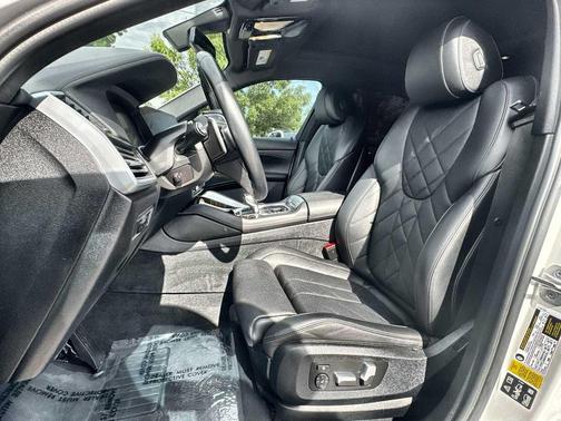 Mineral White Metallic 2023 BMW X6 xDrive40i