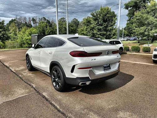 Mineral White Metallic 2023 BMW X6 xDrive40i