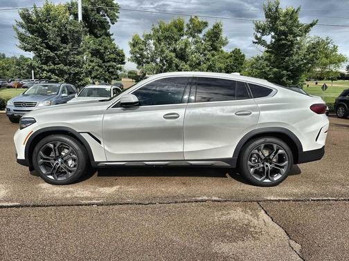 Mineral White Metallic 2023 BMW X6 xDrive40i