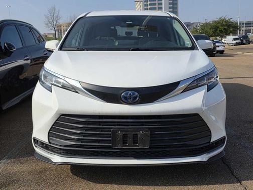 2021 Toyota Sienna LE