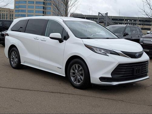2021 Toyota Sienna LE