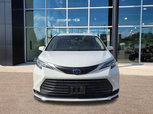 2021 Toyota Sienna LE