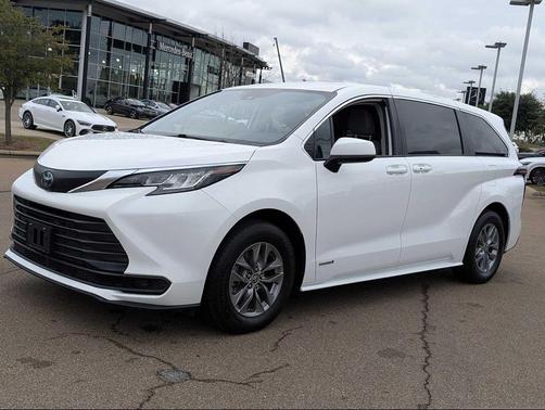 2021 Toyota Sienna LE