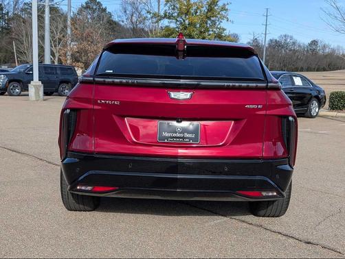 2024 Cadillac LYRIQ Sport