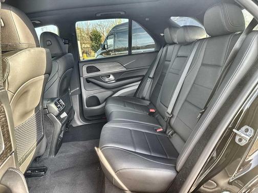 Obsidian Black Metallic 2026 Mercedes-Benz GLE 350 Base