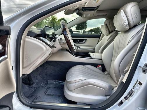 MANUFAKTUR Moonlight White Metallic 2026 Mercedes-Benz S-Class 4MATIC