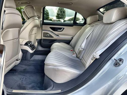 MANUFAKTUR Moonlight White Metallic 2026 Mercedes-Benz S-Class 4MATIC