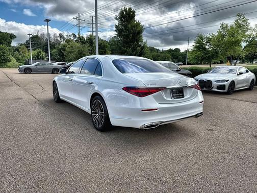 MANUFAKTUR Moonlight White Metallic 2026 Mercedes-Benz S-Class 4MATIC