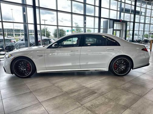 MANUFAKTUR Moonlight White Metallic 2026 Mercedes-Benz AMG S 63 E 4MATIC