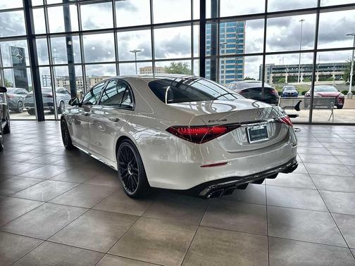 MANUFAKTUR Moonlight White Metallic 2026 Mercedes-Benz AMG S 63 E 4MATIC