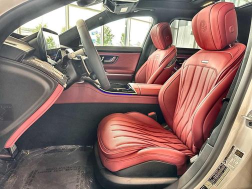 MANUFAKTUR Moonlight White Metallic 2026 Mercedes-Benz AMG S 63 E 4MATIC