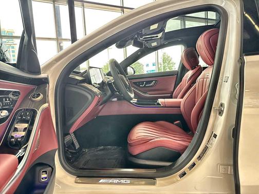 MANUFAKTUR Moonlight White Metallic 2026 Mercedes-Benz AMG S 63 E 4MATIC