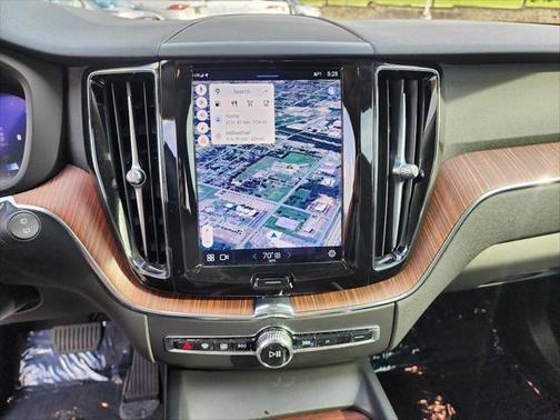 2023 Volvo XC60 B5 Plus Dark Theme