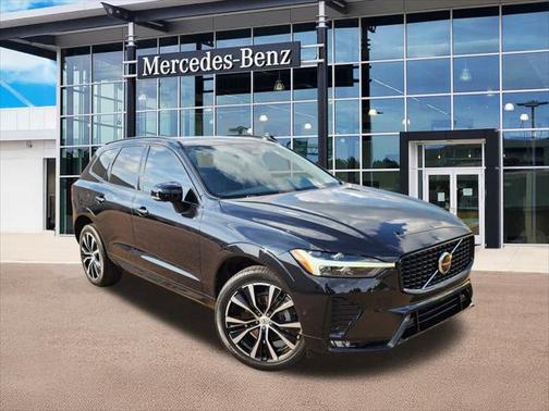 2023 Volvo XC60 B5 Plus Dark Theme