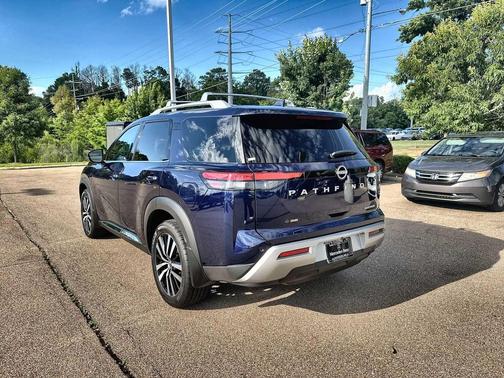 Deep Ocean Blue Pearl 2024 Nissan Pathfinder Platinum FWD