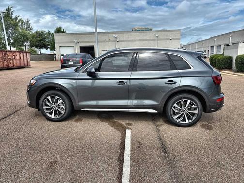 Daytona Gray Pearl Effect 2024 Audi Q5 45 S line Prestige