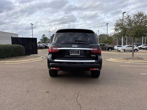 2022 INFINITI QX80 Luxe