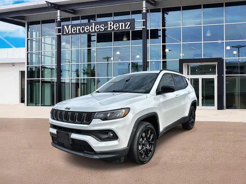 Bright White Clearcoat 2026 Jeep Compass Latitude
